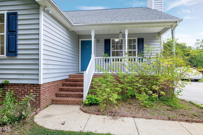 405 Maple Ave, Holly Springs, NC 27540