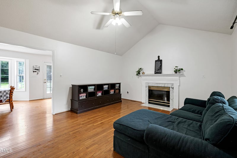 405 Maple Ave, Holly Springs, NC 27540