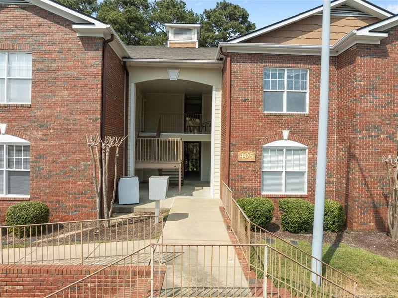 405 Meadowland Ct #4, Hope Mills, NC 28348