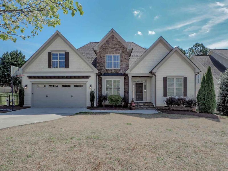405 Mickey Ln, Cary, NC 27513