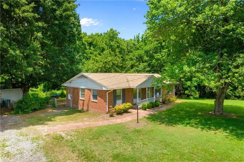 405 Pine Grove Dr, Burlington, NC 27215