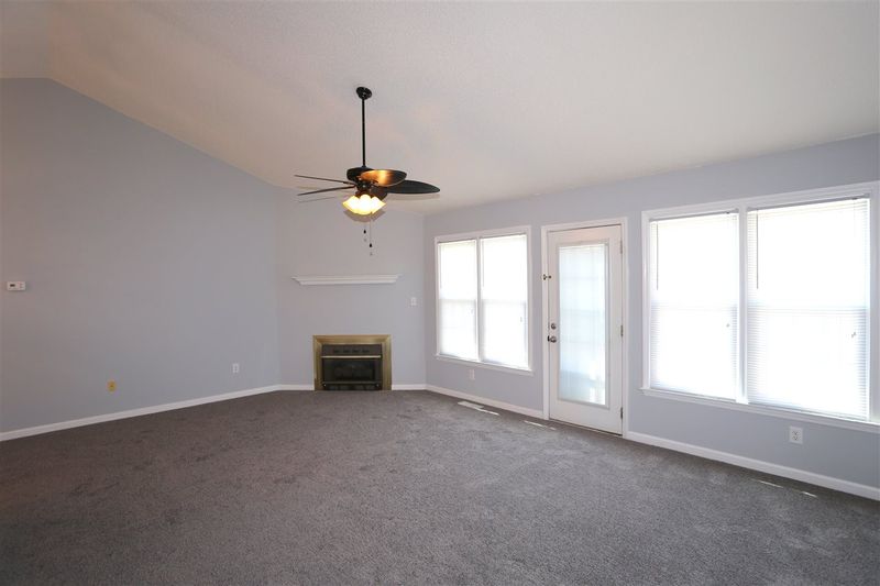 405 Poole Dr, Selma, NC 27576
