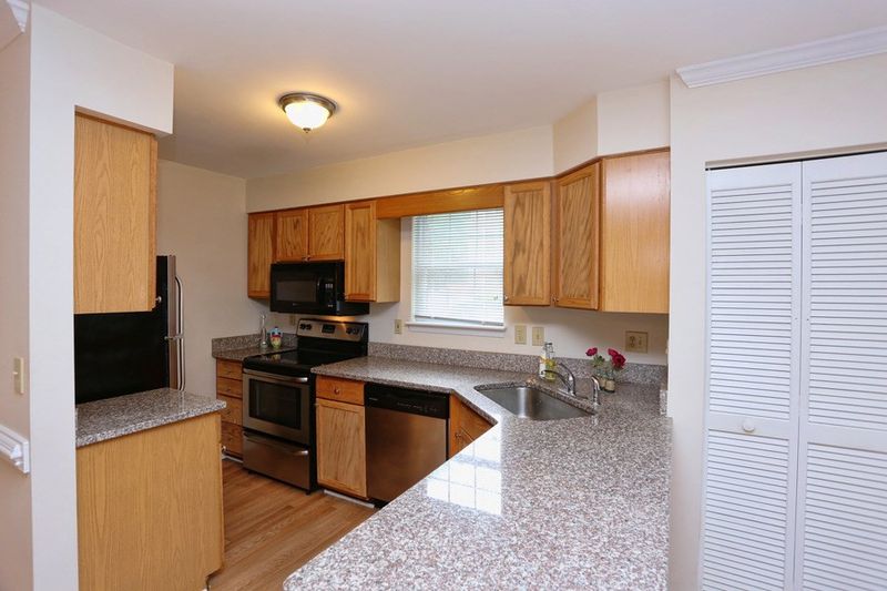 405 Summerwalk Cir #405, Chapel Hill, NC 27517