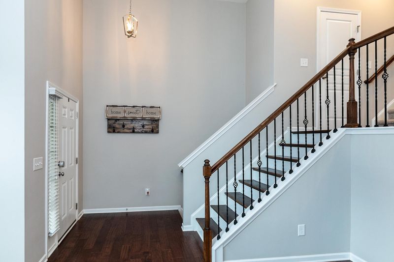405 N Tunstall Ave, Apex, NC 27502