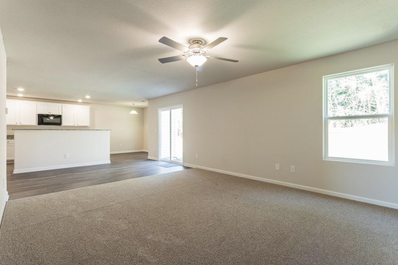 405 Turning Lake Dr, Zebulon, NC 27597