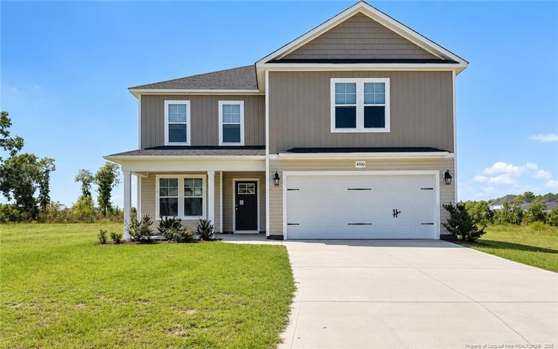 4050 Racking Horse Rd, Hope Mills, NC 28348