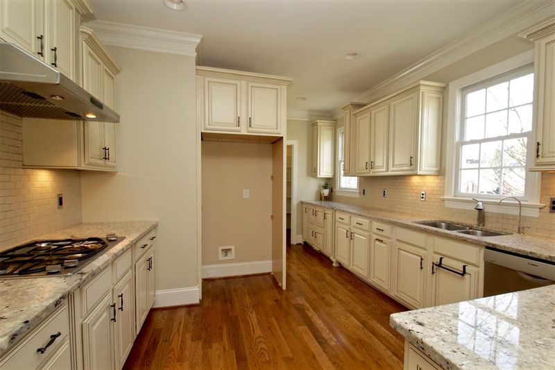 4052 Enfield Ridge Dr, Cary, NC 27519
