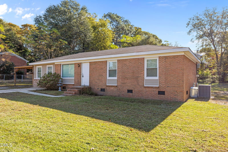 4059 Village Dr, Fayetteville, NC 28304