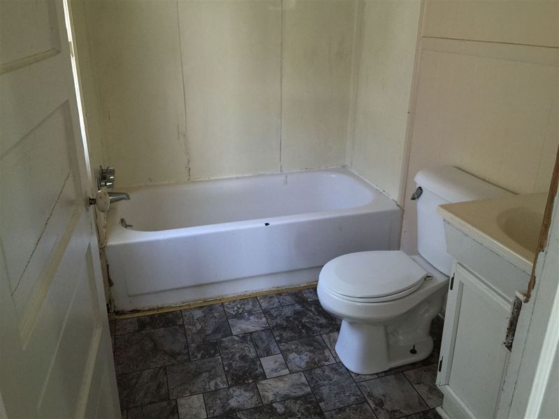 406 Everett St, Burlington, NC 27215