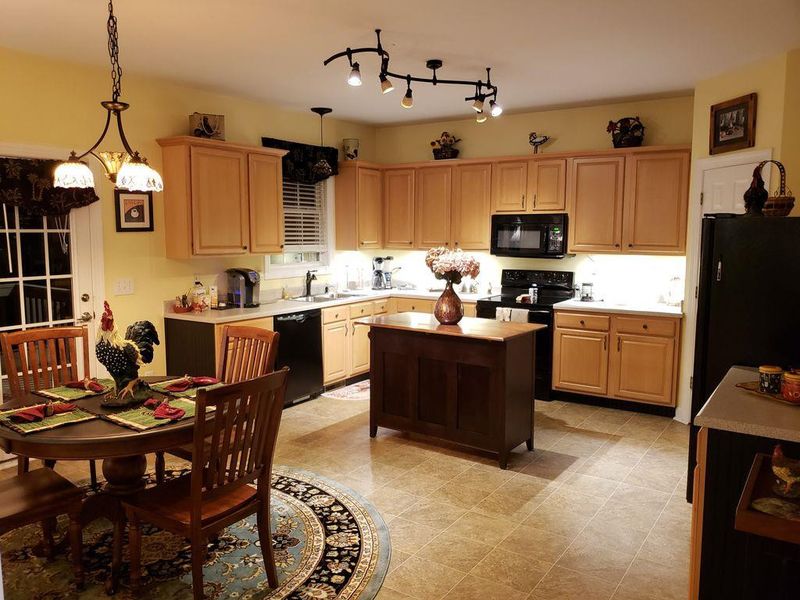 406 W Franklin St, Zebulon, NC 27597