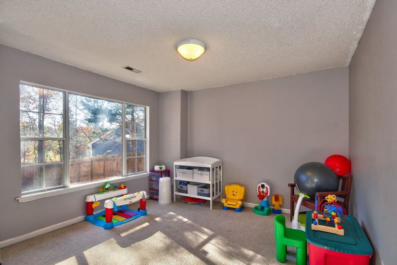406 Greystone Dr, Durham, NC 27703