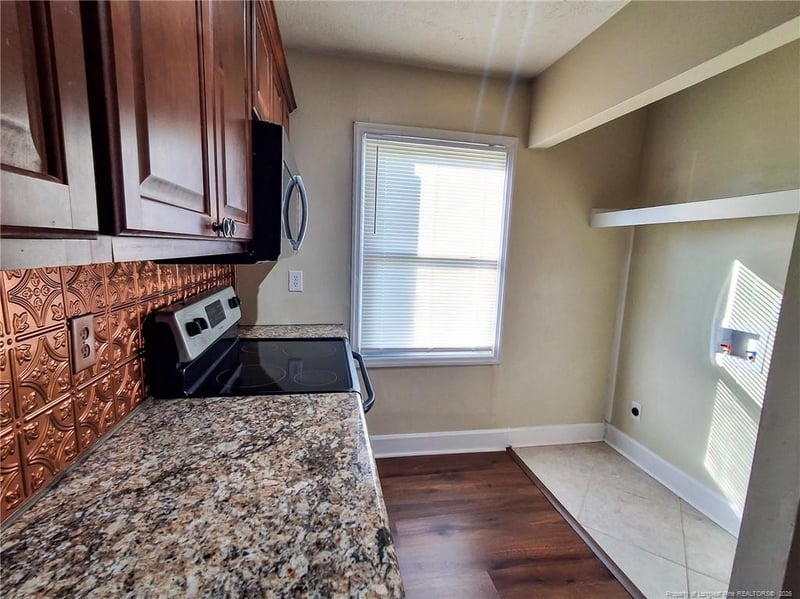 406 Kirkcaldy Ct, Fayetteville, NC 28314