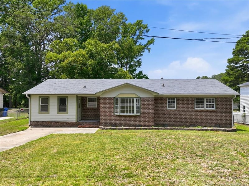 406 Lansdowne Rd, Fayetteville, NC 28314