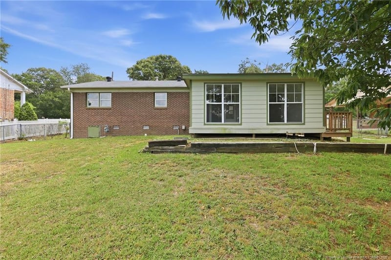 406 Lansdowne Rd, Fayetteville, NC 28314