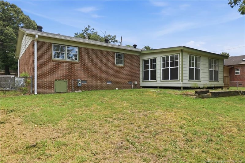 406 Lansdowne Rd, Fayetteville, NC 28314
