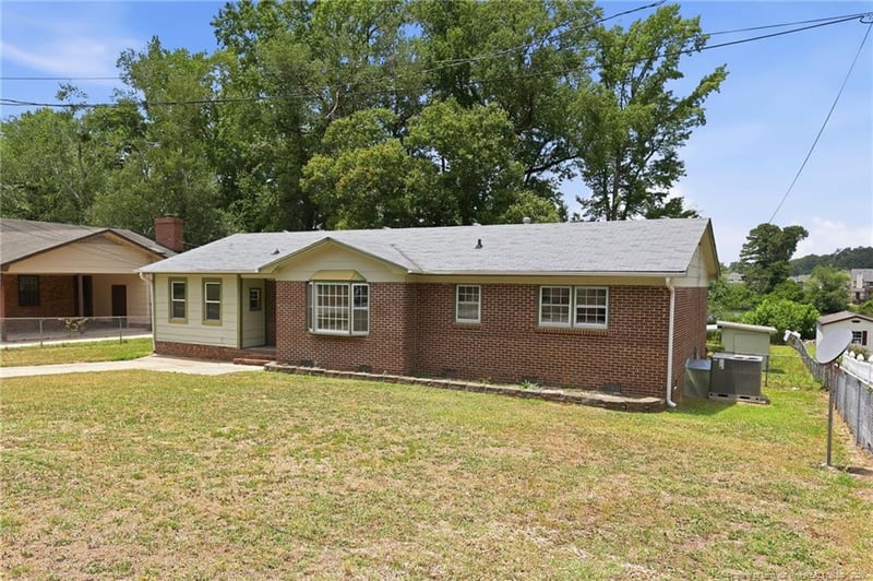 406 Lansdowne Rd, Fayetteville, NC 28314