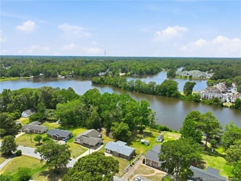 406 Lansdowne Rd, Fayetteville, NC 28314