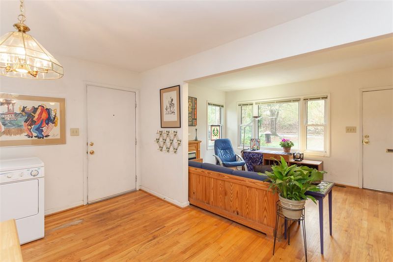 406 Mitchell Ln, Chapel Hill, NC 27516
