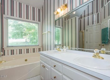 406 Neuse Ridge Dr, Clayton, NC 27527