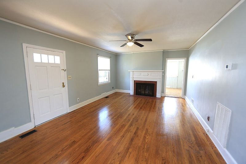 406 Roxboro St, Haw River, NC 27258