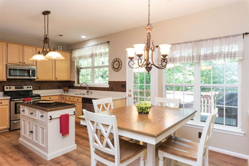 406 Sherwood Forest Pl, Cary, NC 27519
