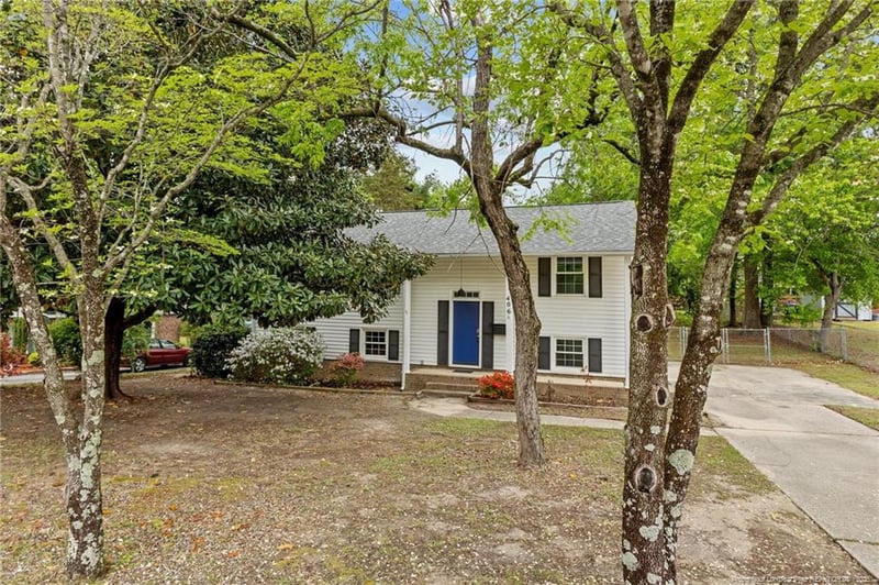 406 Stacy Weaver Dr, Fayetteville, NC 28311