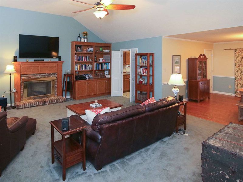 407 Canterwood Dr, Mebane, NC 27302