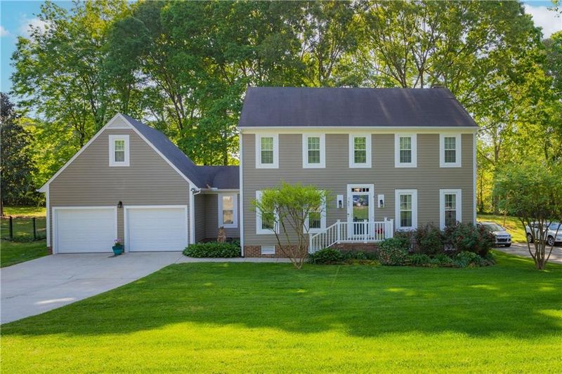 407 Edinburgh Dr, Burlington, NC 27215