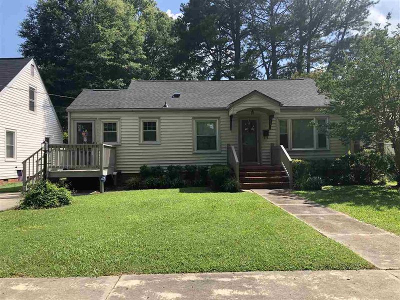 407 W Elizabeth St, Selma, NC 27576