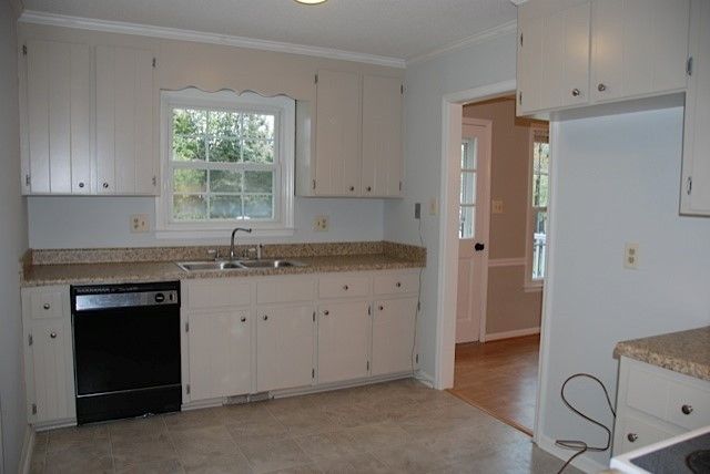 407 Holtz Ln, Cary, NC 27511
