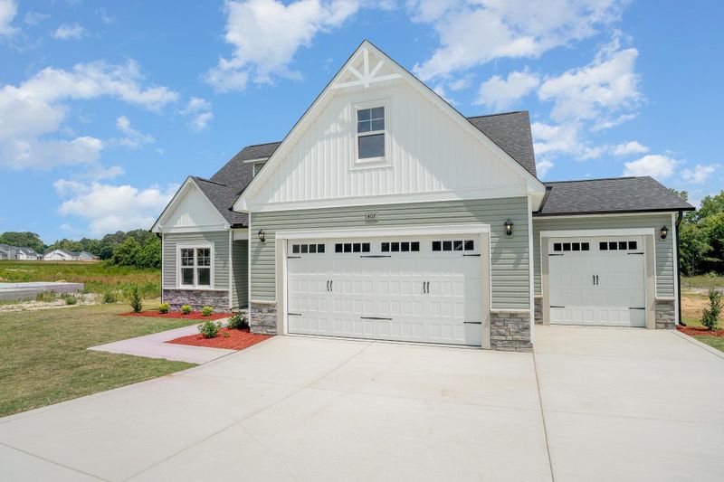 407 Jackson Pond Dr, Smithfield, NC 27577
