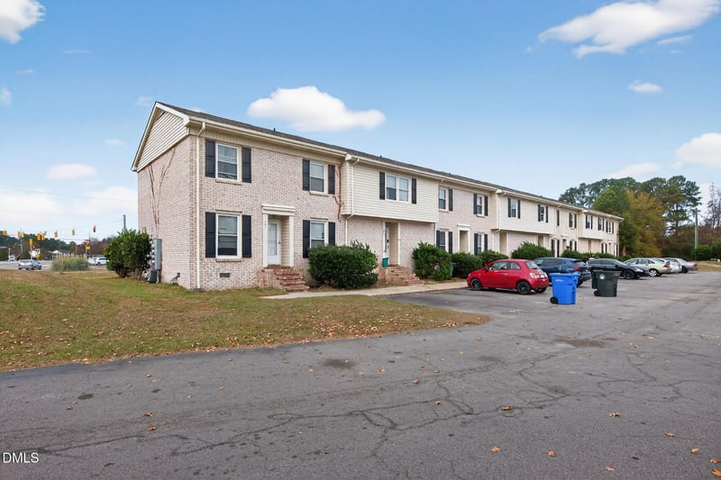 407 Kirkcaldy Ct, Fayetteville, NC 28314