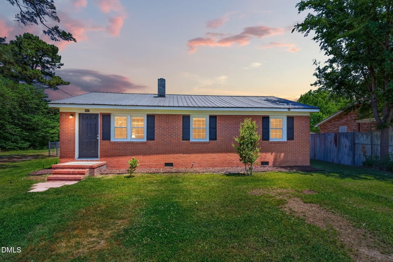 407 Pearsall St, Dunn, NC 28334