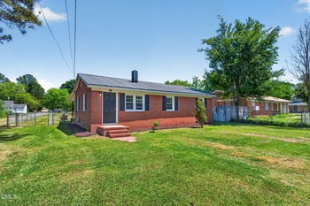 407 Pearsall St, Dunn, NC 28334