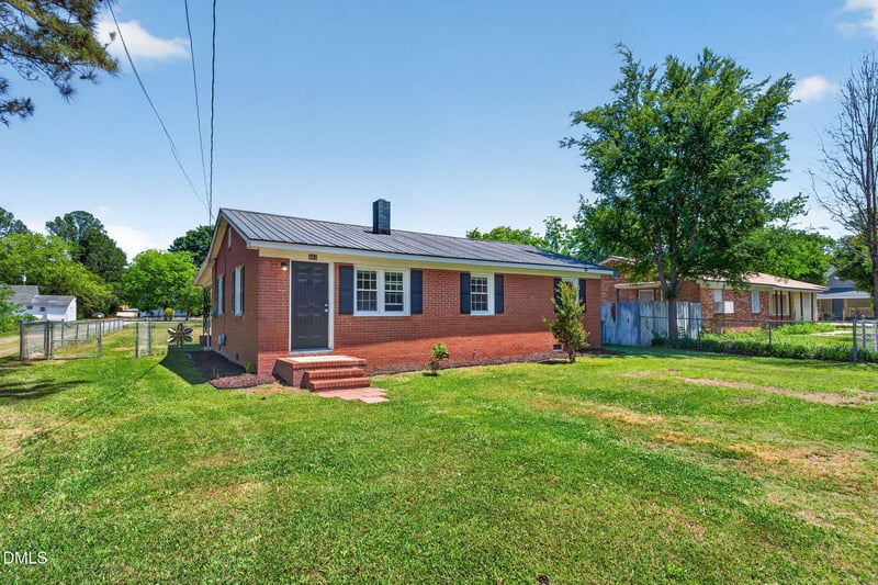 407 Pearsall St, Dunn, NC 28334