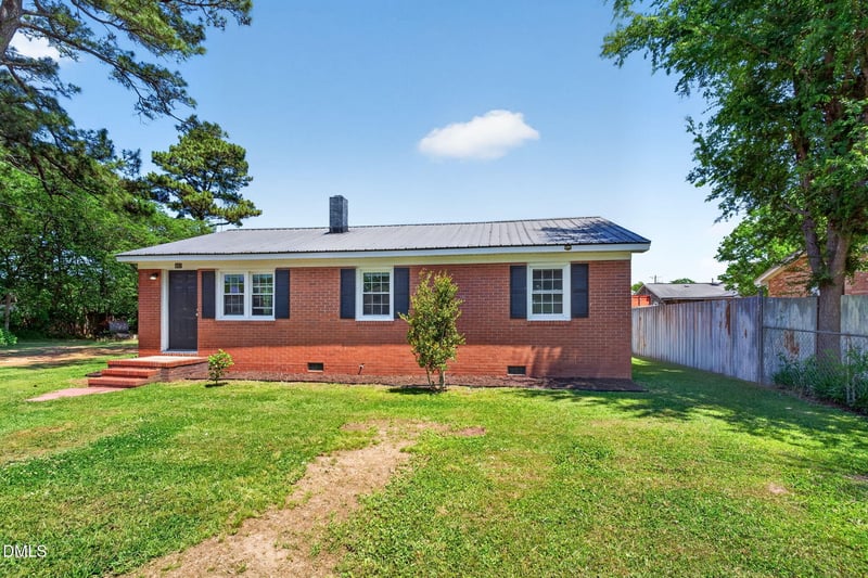 407 Pearsall St, Dunn, NC 28334