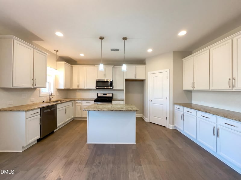 407 Richlands Cliff Dr, Youngsville, NC 27596