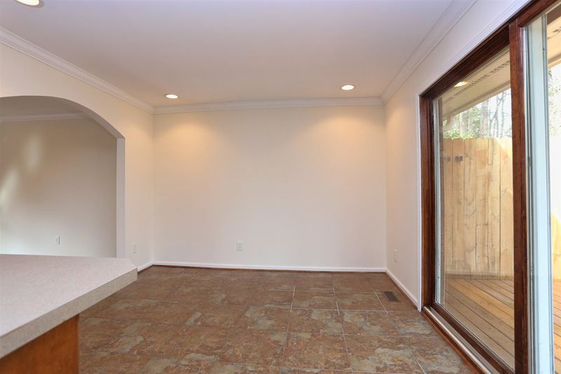 407 Thornwood Rd, Chapel Hill, NC 27514