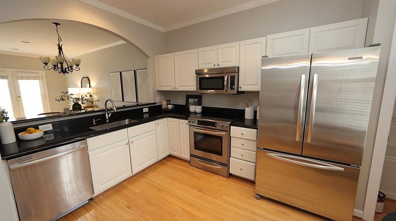 408 Aberdeen Dr #408, Chapel Hill, NC 27516
