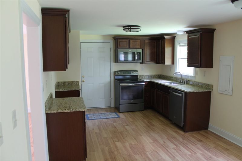 408 Brooks St, Holly Springs, NC 27540