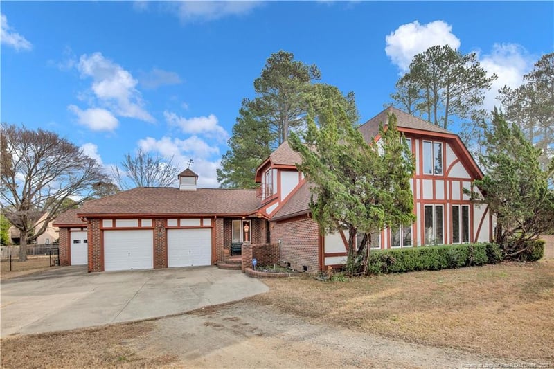 408 Gleneagles Ct, Fayetteville, NC 28311