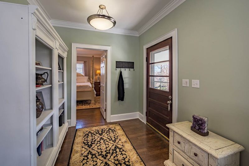 408 W King St, Hillsborough, NC 27278