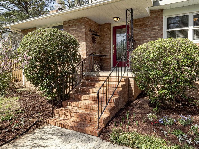 408 Longleaf Dr, Chapel Hill, NC 27517