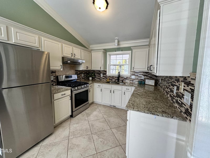 408 Teal Lake Dr, Holly Springs, NC 27540