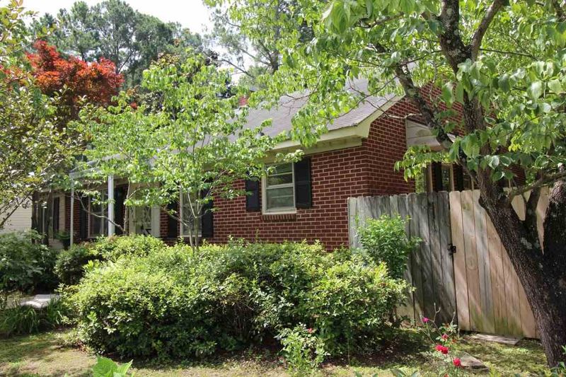 409 W Canary St, Dunn, NC 28334