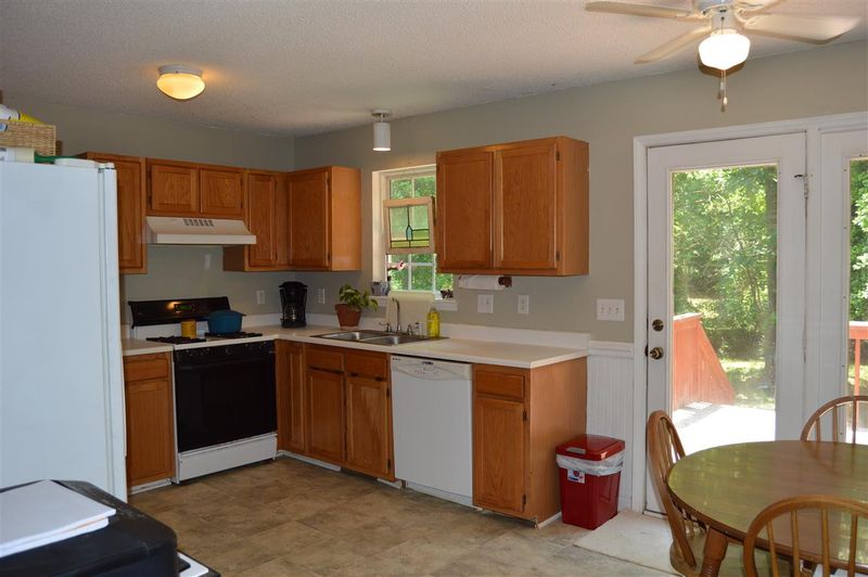 409 Hidden Cellars Dr, Holly Springs, NC 27540