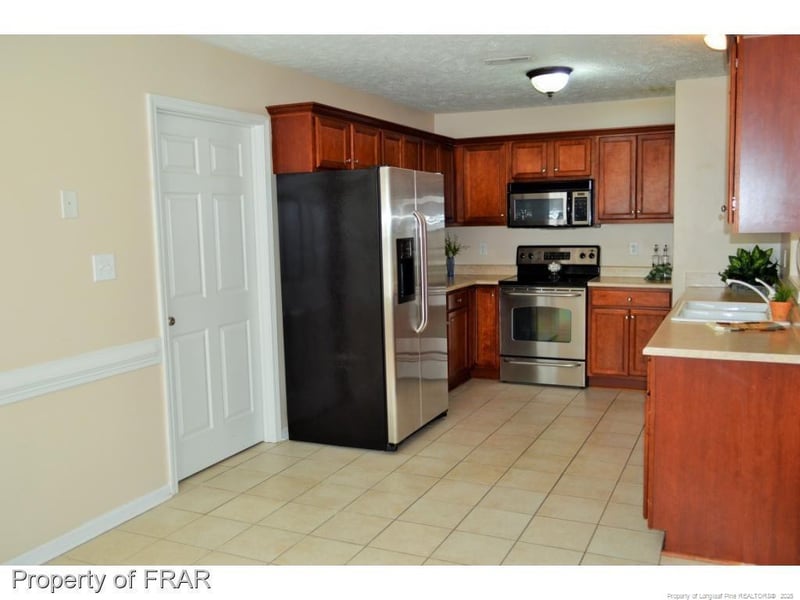 409 Lewis Clark Dr, Hope Mills, NC 28348