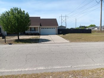 409 Lewis Clark Dr, Hope Mills, NC 28348