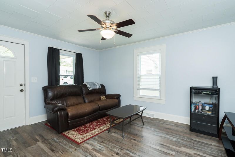 409 Queen Ann St, Burlington, NC 27217