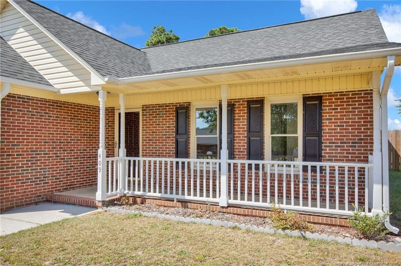 409 Sparrow Dr, Fayetteville, NC 28306